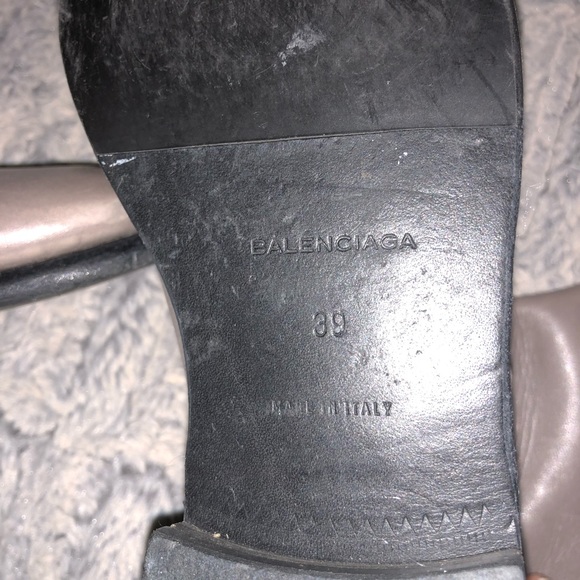 Authentic Balenciaga shearling over the knee boot. - Picture 4 of 7